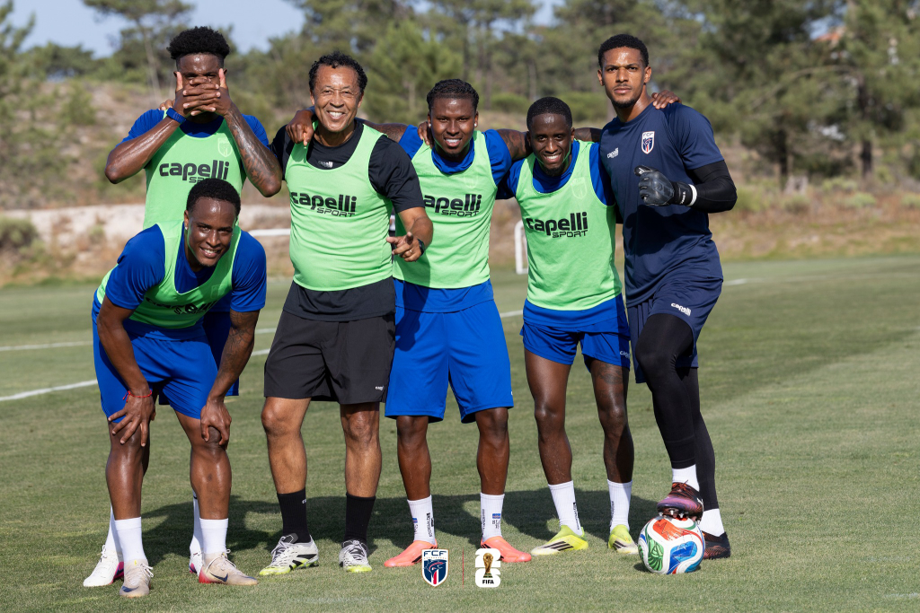 A selecção Nacional de futebol de Cabo-Verde realizou o primeiro treino, em solo português, de preparação para o Mundial e para o jogo de domingo frente à Sérvia, de carácter amigável