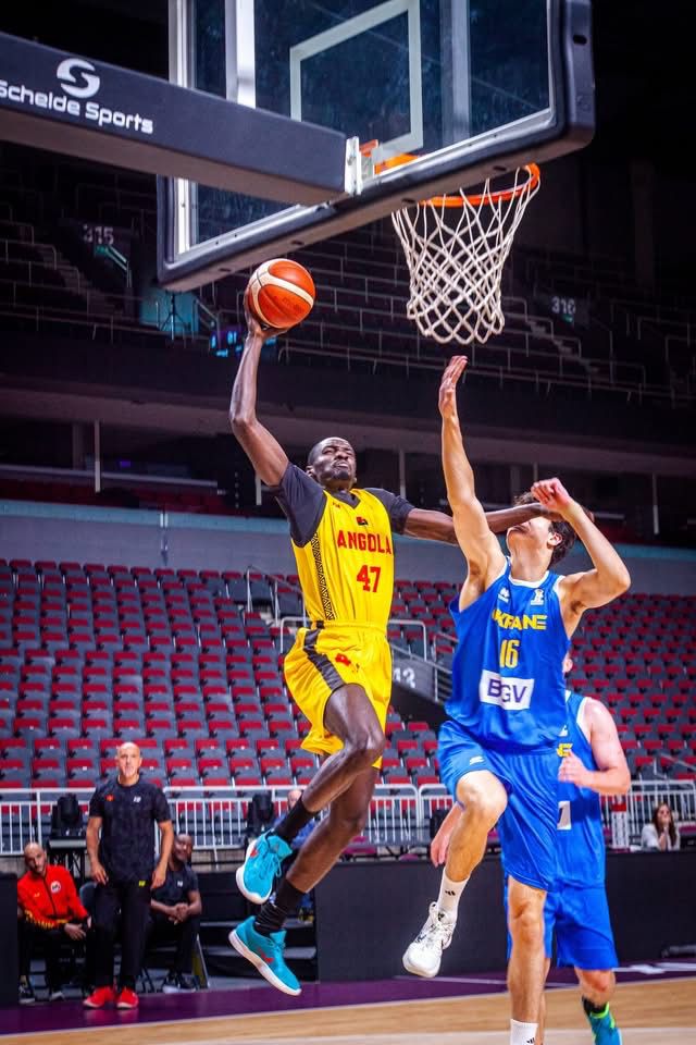 angola e ucrânia jogam para treino