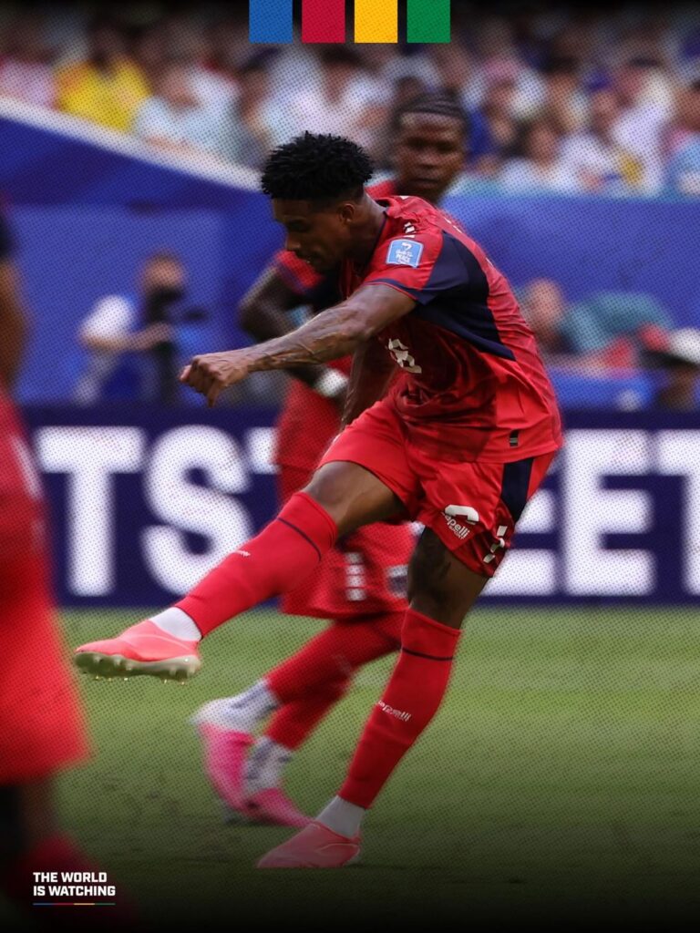 Depois de Espanha, a Selecção de Cabo Verde impôs empate ao Uruguai-outra selecção ex - campeã do mundo-, desta, um por dois golos, num jogo que encerrou a segunda jornada do Grupo H.

Os cabo verdiana abriram a contagem aos 21' por Pina. Uruguai restabeleceu a igualdade aos 44' por Max Araújo, e logo a seguir Agustin Cannobio fez a cambalhota no resultado aos 45+6, para na segunda parte, Varela fixar o resultado final em 2 a 2.

Com este resultado, a selecção lusófona depende apenas de si para chegar aos 16 avos-de-final. Na última jornada, os únicos representantes dos PALOP na prova vão defrontar a Arábia Saudita, última do grupo com 1 ponto.

Na classificação, Espanha que goleou os sauditas por 4x0 comanda com 4 pontos, Uruguai em segundo com 2, os mesmos de Cabo Verde em terceiro.
