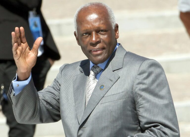 HOME josé eduardo dos santos