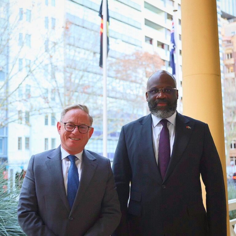 HOME Com o objectivo de reforçar os laços de amizade e cooperação entre a República de Angola e a Comunidade da Austrália, o Chefe desta Missão Diplomática, Embaixador António Luvualu de Carvalho, efectua esta semana, uma Visita Oficial, ao Estado de New South Wales.