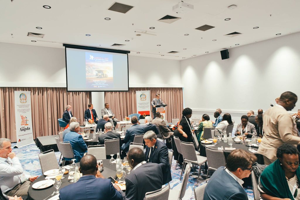 Inserido na participação de Angola, na 24° Edição da Conferência sobre o Sector Mineiro africano, Africa Down Under, que decorre entre os dias 2 e 4 do corrente mês de Setembro, na Cidade de Perth, Western Austrália, realizou-se esta Quinta-feira, 3 de Setembro,